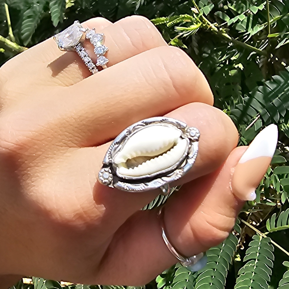 Cowrie shell ring 925 size 5.5